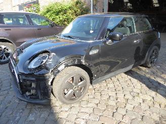 krockskadad bil auto Mini Cooper SE Mini 3-trg. Cooper SE Essential Trim 2023/3