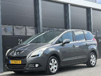 damaged passenger cars Peugeot 5008 1.6 VTi Navi Clima 7-PERS 2010/11