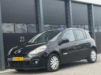 okazja samochody osobowe Renault Clio 1.5 DCI Authentique 2012/4