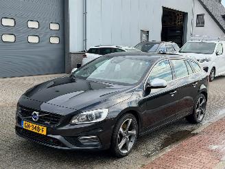 Voiture accidenté Volvo V-60 2.4 D6 AWD Plug-In Hybrid R-Design 2014/6