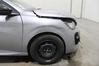 Peugeot 208  picture 5