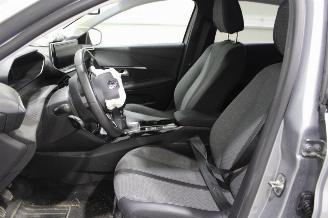 Peugeot 208  picture 10