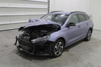 krockskadad bil auto Hyundai I-30 i30 2025/3