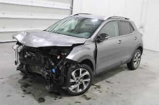 damaged passenger cars Kia Stonic  2025/4