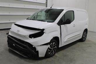 Vaurioauto  passenger cars Toyota ProAce CITY 2024/11