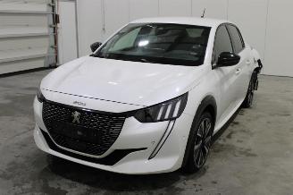 Vaurioauto  passenger cars Peugeot 208  2021/6