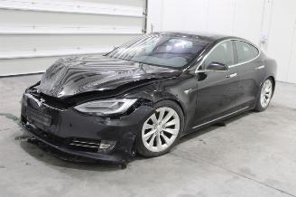 uszkodzony samochody osobowe Tesla Model S  2019/5