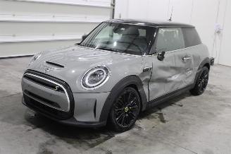 Damaged car Mini Cooper SE 2022/5