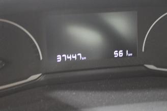 Peugeot 208  picture 18