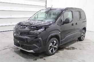 Vaurioauto  passenger cars Peugeot Rifter  2025/1