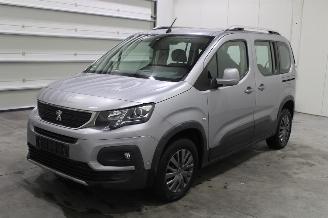 Damaged car Peugeot Rifter  2018/8