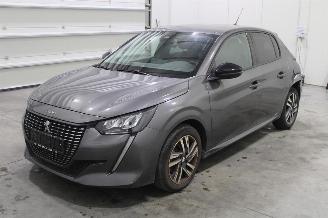 Damaged car Peugeot 208  2023/5