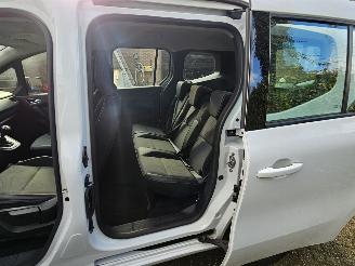 Renault Kangoo 1300 tce Luxe  5persoons 27000km rijdend incl btw NL kenteken picture 22