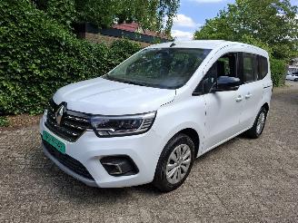 Damaged car Renault Kangoo 1300 tce Luxe  5persoons 27000km rijdend incl btw NL kenteken 2021/1