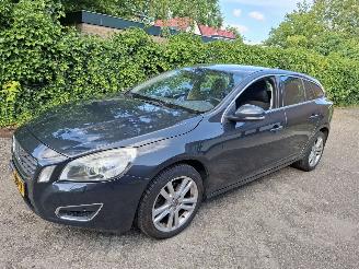 uszkodzony samochody osobowe Volvo V-60 V60 T3 trekhaak 2013geen schade fijne auto vakantieklaar 2013/1