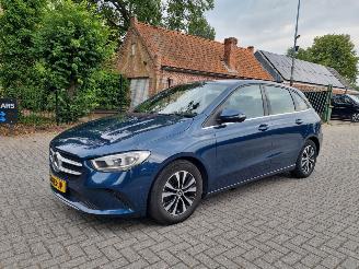 uszkodzony samochody osobowe Mercedes B-klasse 180 Aut Navi 2019/8
