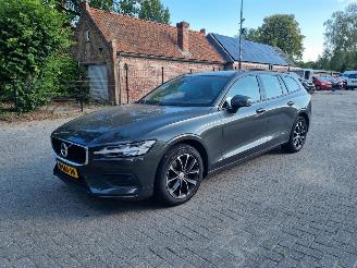 uszkodzony samochody osobowe Volvo V-60 B3 Aut. Navi Led 2021/6