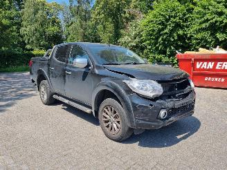uszkodzony samochody osobowe Mitsubishi L-200 2.4 DI-D Aut Doublecab 2016/6