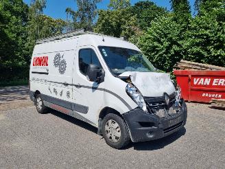 uszkodzony samochody osobowe Renault Master DCI 165 L2 H2 Airco Navi 2016/7