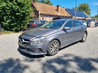 Unfallwagen Mercedes A-klasse 180d Airco Navi Camera 2017/8