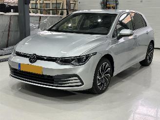 Vaurioauto  passenger cars Volkswagen Golf TSI R-LINE DSG IQ LED / BLIND SPOT / CAMERA / STUURVERW VOL! 2021/11