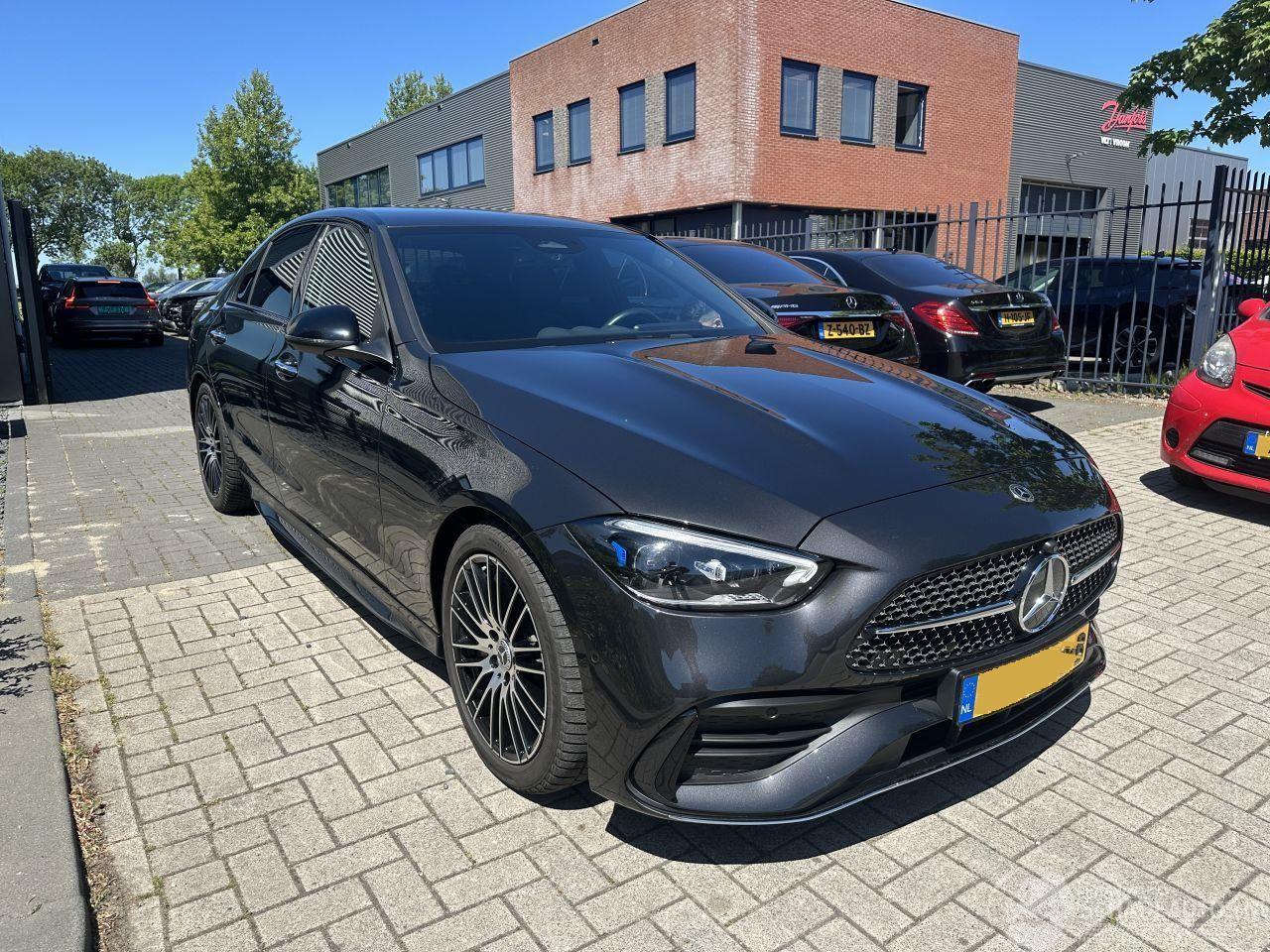 Mercedes C-klasse C220d AMG/RADAR/LEDER/360CAM/BOMVOL SCHADEVRIJ! DAMAGED FREE!