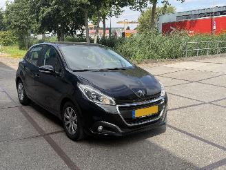 uszkodzony samochody osobowe Peugeot 208 1.2 PureTech Blue Lion 1e Eigenaar 53.000 KM NAP Navi! PDC! 2018/3