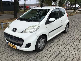 Schadeauto Peugeot 107 1.0 -12V SUBLIME zeer lichte schade weinig km met airco 2009/10