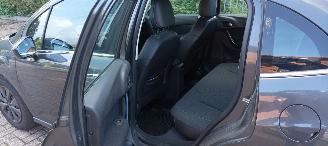 Citroën C3 1.2 Benzine 82pk Airconditioning CruiseControl Leren-Stuurwiel Mistlampen Led-Dagrijverlichting 4x elektrische ruiten Radio Multikleuren display MirrorLink Apple CarPlay mistlampen Parkeersensoren picture 14