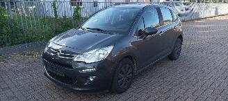 uszkodzony samochody osobowe Citroën C3 1.2 Benzine 82pk Airconditioning CruiseControl Leren-Stuurwiel Mistlampen Led-Dagrijverlichting 4x elektrische ruiten Radio Multikleuren display MirrorLink Apple CarPlay mistlampen Parkeersensoren 2016/6