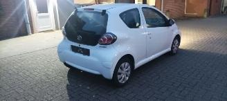 Toyota Aygo 1.0-VVTi Airconditioning Navigatie Led-Dagrijverlichting Elektrische ramen Centrale vergrendeling met afstandsbediening Radio-Cd picture 3