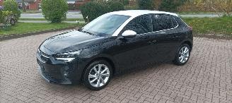 Schadeauto Opel Corsa 1.2 Elegance Full-Led Digitale cockpit Climatecontrol CruiseControl Stoelverwarming stuurwiel met verwarming Achteruitrijcamera parkeersensoren Blindspot Privacyglas Led Mistlampen 16-inch Opel velgen Apple CarPlay Android regensensor Dimmende binnenspieg 2021/2