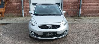Kia Venga 1.6-16v 125pk Automatik Keyless-entry Climatecontrol Stoelverwarming Lichtautomaat Privacyglas leren stuurwiel met radio bediening armsteun voor Links& Rechts Trekhaak Mistlampen Parkeersensoren achter 16-inch Kia velgen picture 1