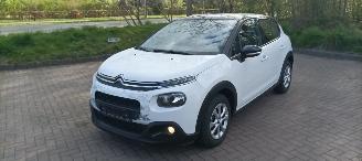 Vaurioauto  passenger cars Citroën C3 Shine Bj:10-2018 1.5-HDI 102pk Euro-6  Climatecontrol 1e Eigenaar CruiseControl Stoelverwarming Lichtautomaat Regensensor Drivelane assistent Automatisch dimmende binnenspiegel 4xElektrische ramen Elektrische-spiegels met parkeerstand Parkeersensoren acht 2018/10