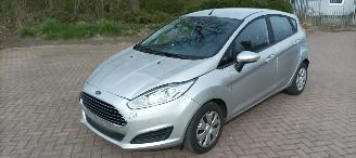 Avarii autoturisme Ford Fiesta 1.5-TDCI airco Stoelverwarming leren stuurwiel led verlichting elektrische inklapbare buitenspiegels met verwarming Centrale vergrendeling met afstandsbediening Parkeersensoren voor en achter 2016/6