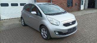 uszkodzony samochody osobowe Kia Venga 1.6-16v Automaat Keyless-entry Climatecontrol Stoelverwarming Lichtautomaat Privacyglas leren stuurwiel mistlampen Parkeersensoren Trekhaak 16-inch velgen 2013/7