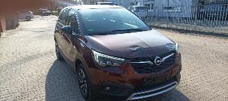škoda osobní automobily Opel Crossland 1.2-12v Automaat Navi Led koplampen led achterlichten half leren bekleding Stoelverwarming stuurwiel met verwarming inklapbare buitenspiegels chrome design 16-inch velgen Afneembare trekhaak Parkeersensoren voor en achter privacy glas 2018/4