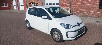 skadebil auto Volkswagen Up! Bj:09-2021 Move Uitvoering 1.0mpi Airconditioning Led verlichting Dab Radio Achteruitrijcamera Cruisecontrol Bordcomputer Drivelane assistent Start-Stop systeem Parkeersensoren achter 2021/9