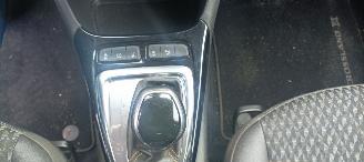 Opel Crossland 1.2 turbo 110pk Automaat Innovation Navigatie Led-Koplampen Led-Achterlichten Stoelverwarming stuurwiel met verwarming Voorruit met verwarming Privacy glas Climatecontrol Dimmende binnenspiegel Parkeersensoren voor en achter Trekhaak 16-inch velgen Mistla picture 24