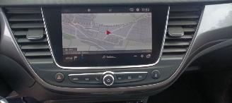 Opel Crossland 1.2 turbo 110pk Automaat Innovation Navigatie Led-Koplampen Led-Achterlichten Stoelverwarming stuurwiel met verwarming Voorruit met verwarming Privacy glas Climatecontrol Dimmende binnenspiegel Parkeersensoren voor en achter Trekhaak 16-inch velgen Mistla picture 20