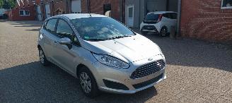 škoda osobní automobily Ford Fiesta 1.5-Diesel 75pk euro-6 Airconditioning Stoelverwarming leren stuurwiel met radio bediening Elektrische ramen Elektrische-inklapbare buitenspiegels Led koplampen led spiegel verlichting Parkeersensoren voor en achter 2016/6