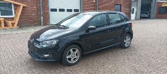Unfallwagen Volkswagen Polo 1.4-TDI Klimaautomatik Regensensor leren stuurwiel mistlampen Front-Radar Brake Assist Elektrische ramen Elektrische-spiegels met verwarming Centrale vergrendeling met afstandsbediening Start-Stop systeem 15-inch velgen 2016/3