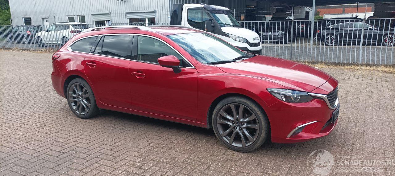 Mazda 6 4x4 Automatik Navi Led koplampen led achterlichten Headup Leren Sportstoelen Memory keyless Entry Blindspot Drivelane cruisecontrol met radar Stoelverwarming Lichtautomaat Regensensor Bose Soundsystem 19-inch velgen trekhaak