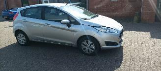 Vaurioauto  passenger cars Ford Fiesta Bj 6-2016 1.5-TDCI euro6 Airconditioning Led verlichting Parkeersensoren Stoelverwarming leren stuurwiel 2016/6