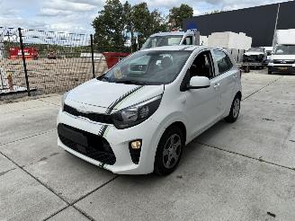 krockskadad bil auto Kia Picanto 1.0 DPI COMFORTLINE AIRCO 2023/4