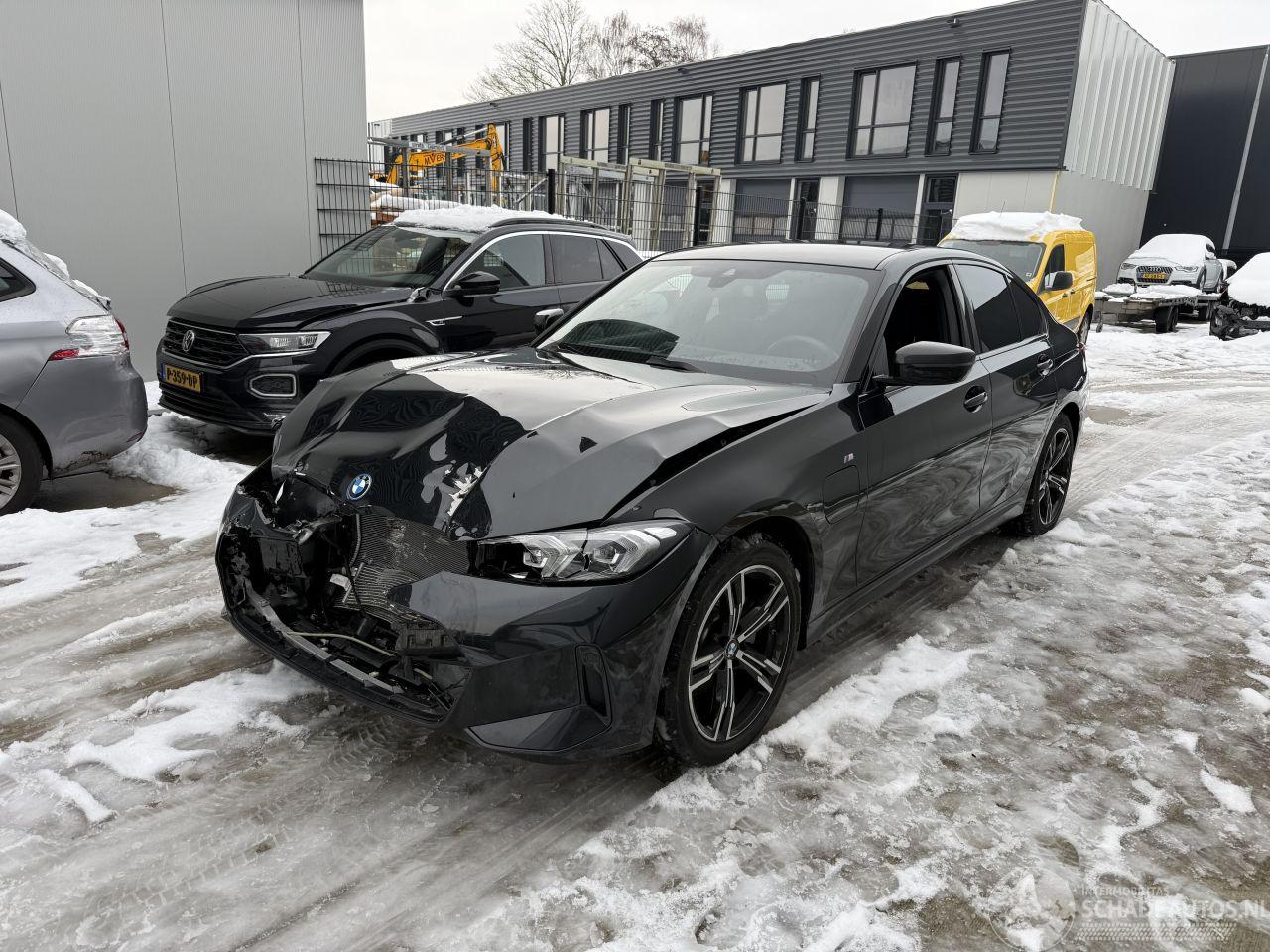 BMW 3-serie 330e  PLUG IN HYBRID 260 PK AUTOMAAT-CAMERA-NAVI-LEDER