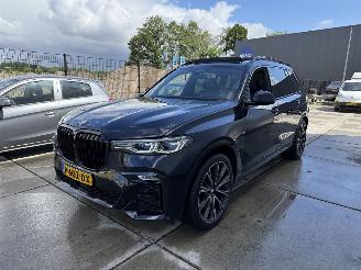 Unfallwagen BMW X7 xDRIVE 40i High Executive 7pers-PANO-LEDER-360 CAMERA-4 WIEL BESTURING 2022/2