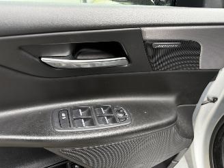 Jaguar XE 2.0 D PORTFOLIO -NAVI-CLIMA-LEDER-PDC picture 13