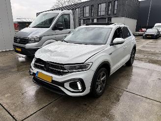 Schadeauto Volkswagen T-Roc 1.5 TSI R-LINE -DSG-PANO-CAMERA-KEYLESS 2024/7