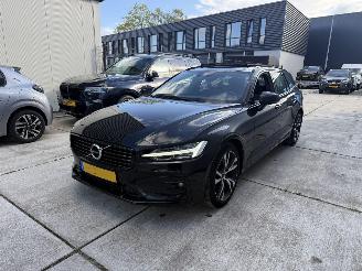 Coche accidentado Volvo V-60 2.0 B3 R-DESIGN AUTOMAAT-PANO-NAVI-CAMERA 2021/3